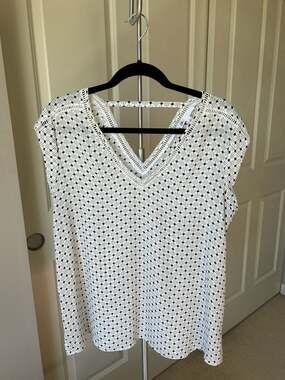 DR2 Polka Dot V-Neck Sleeveless Blouse with Ladder Lace Trim Size L